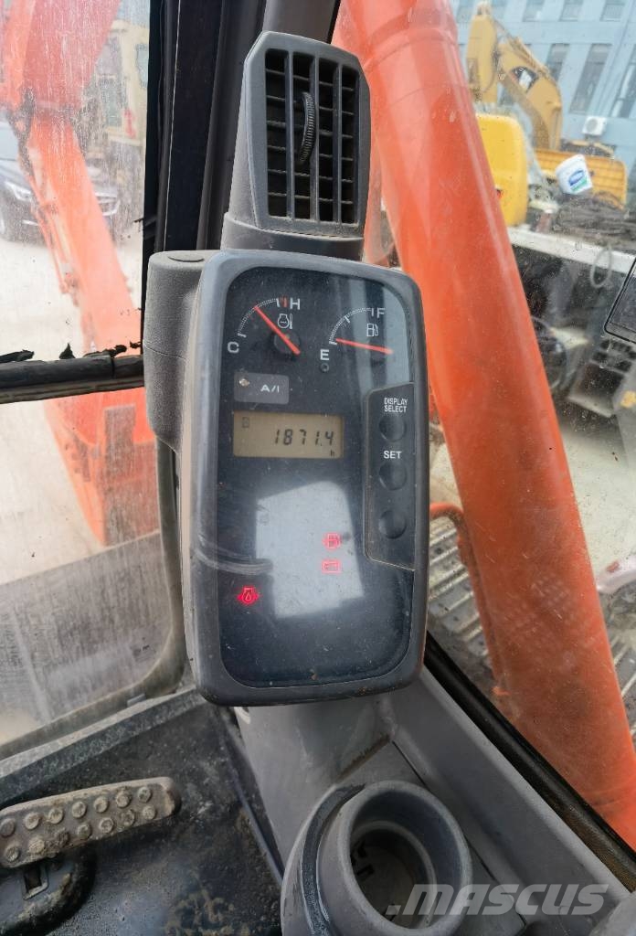 Hitachi ZX 200 Εκσκαφείς με ερπύστριες