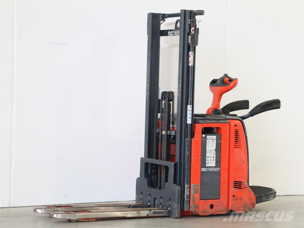 Linde D12AP/133-01 Pedestrian stacker