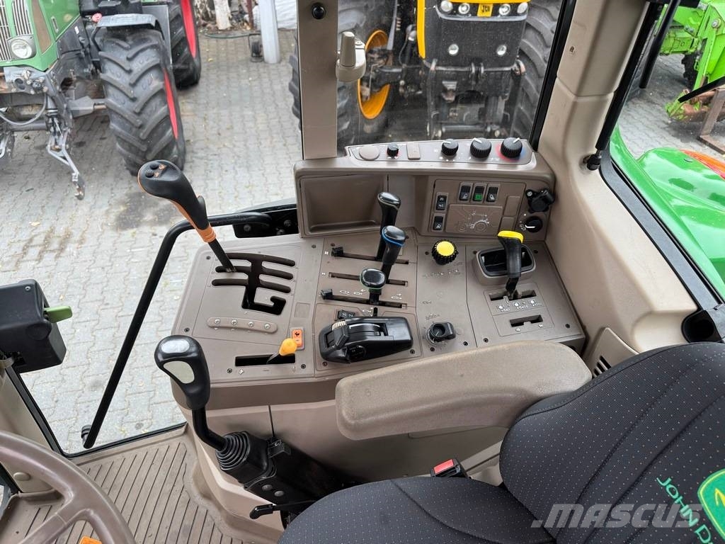 John Deere 6534 الجرارات