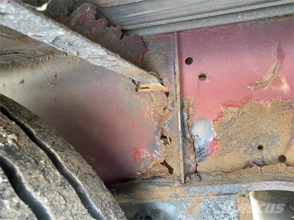 Schwarzmüller Iný model VIN 132 Elhúzható ponyvás félpótkocsik