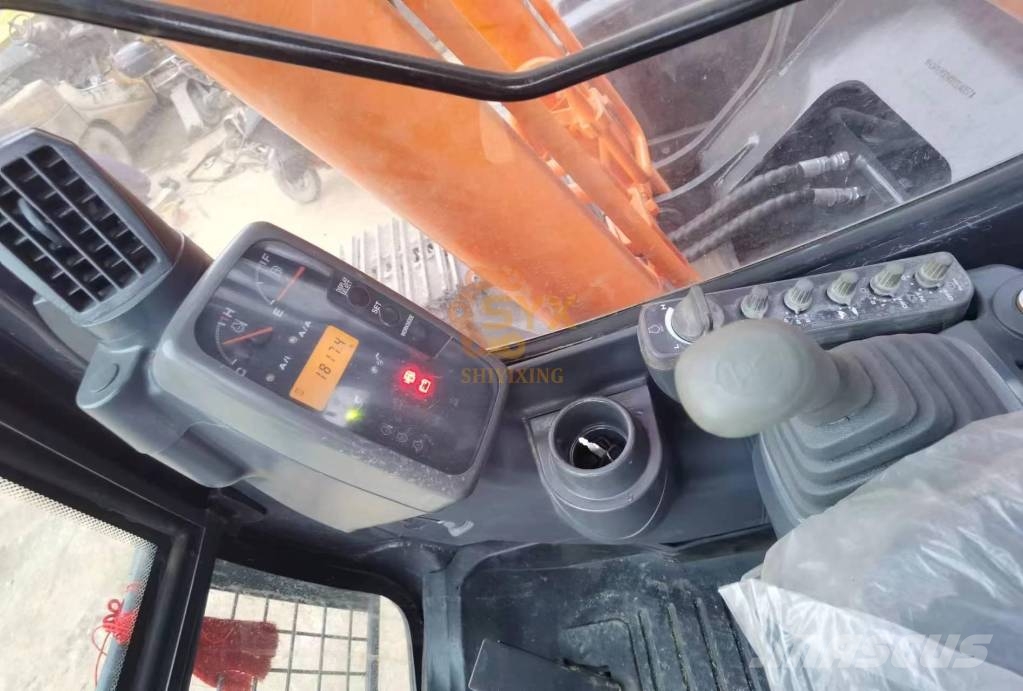 Hitachi ZX 200-3 G Гусеничні екскаватори
