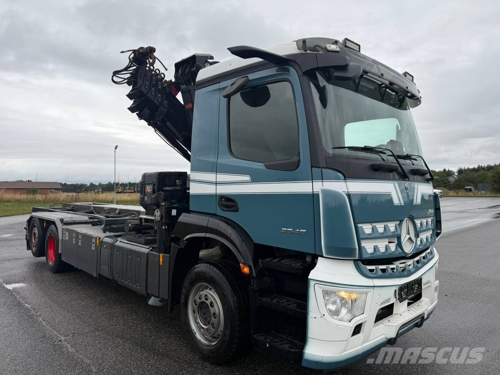Mercedes-Benz Arcos 2546 Camiones con gancho