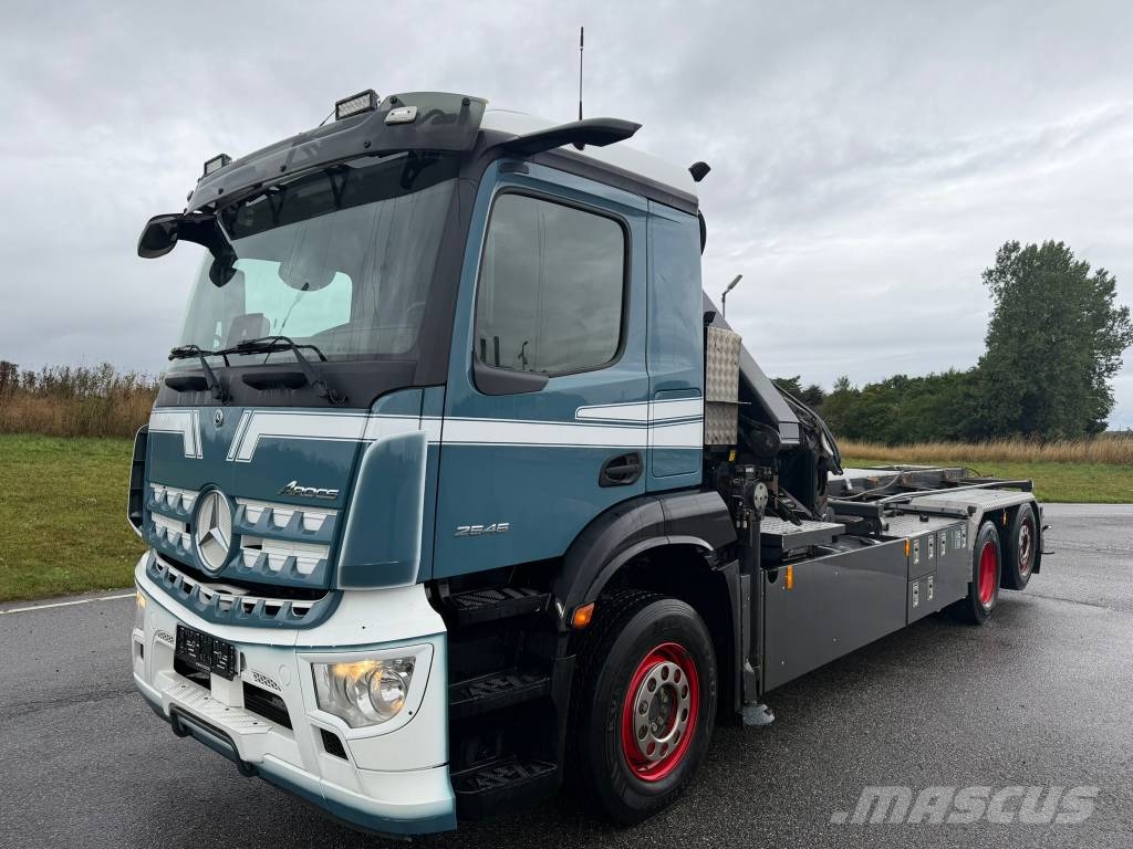 Mercedes-Benz Arcos 2546 Camiones con gancho