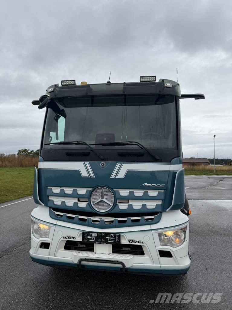 Mercedes-Benz Arcos 2546 Camiones con gancho