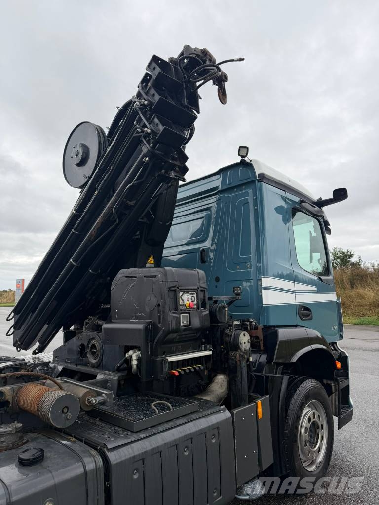 Mercedes-Benz Arcos 2546 Camiones con gancho