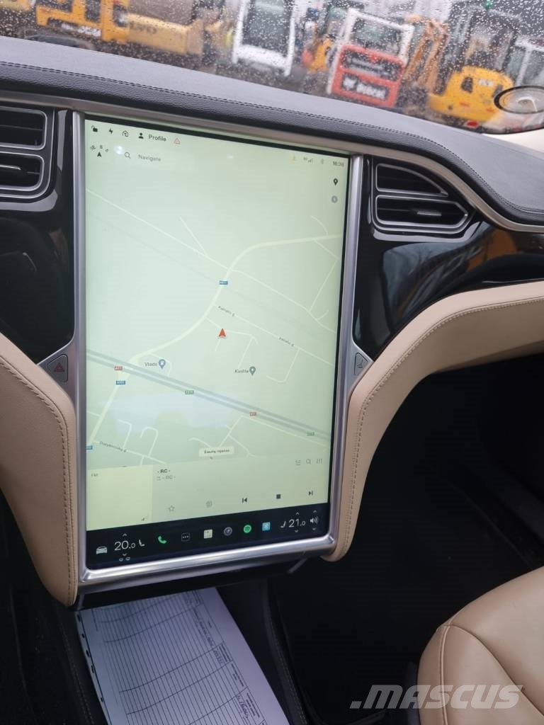 Tesla Model S P85 Автомобілі