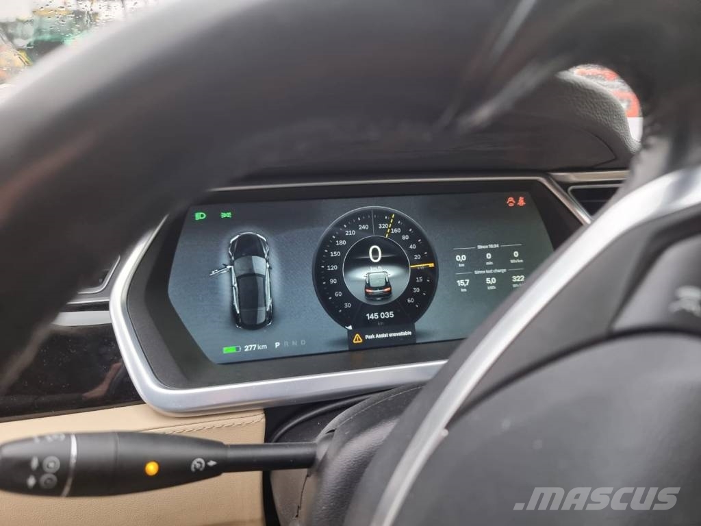 Tesla Model S P85 Автомобілі
