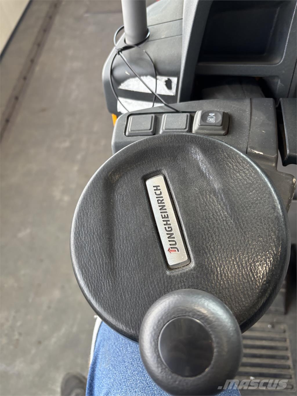 Jungheinrich ETV 214 Li-lon Reach truck - depo içi istif araçları