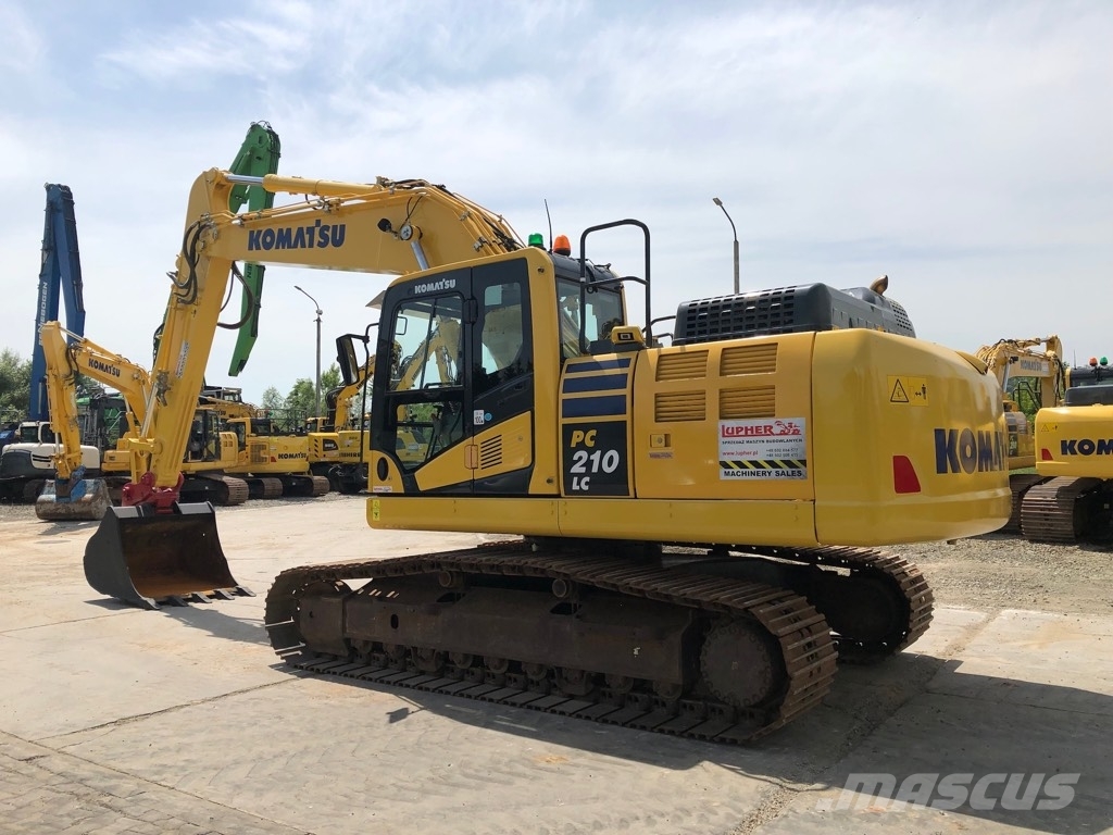 Komatsu PC210LC-11 حفارات زحافة