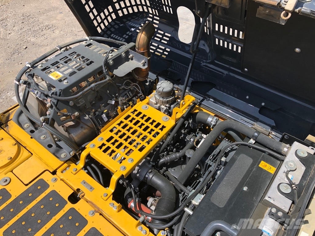 Komatsu PC210LC-11 حفارات زحافة