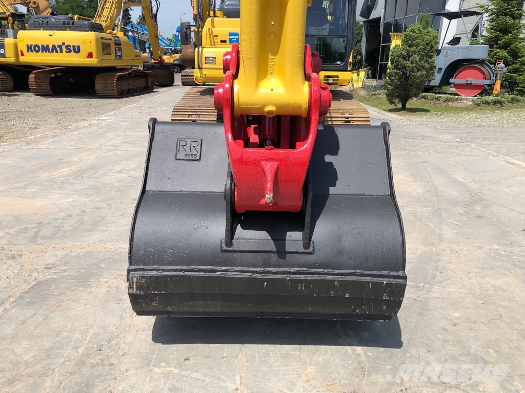 Komatsu PC210LC-11 حفارات زحافة