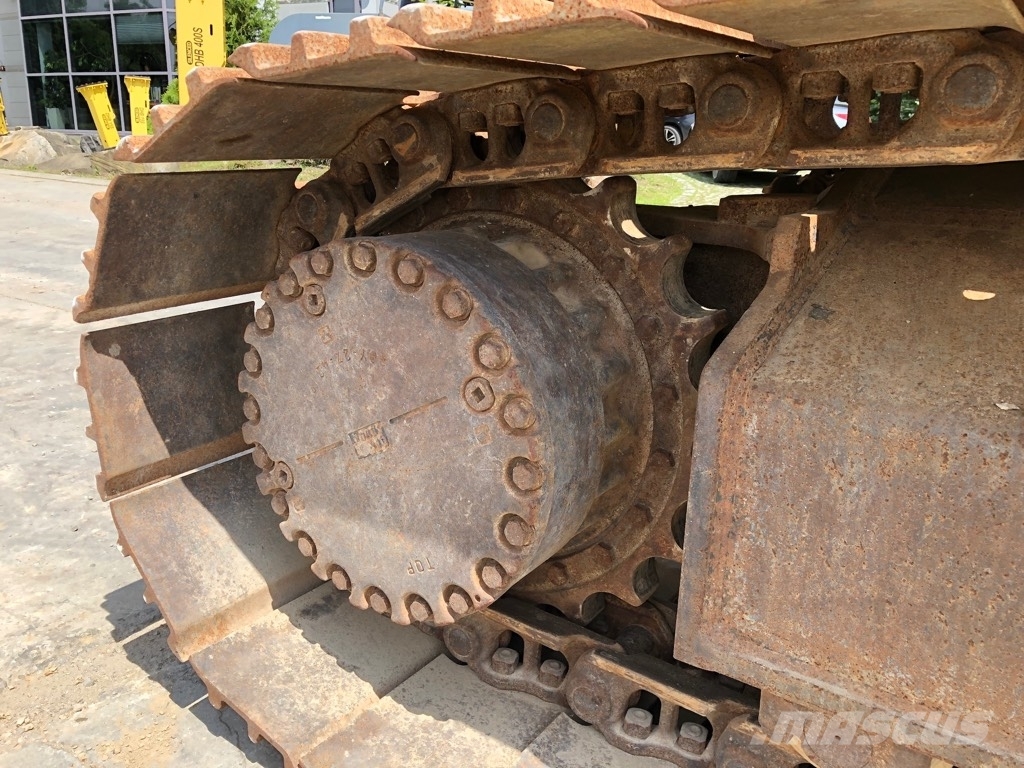 Komatsu PC210LC-11 حفارات زحافة