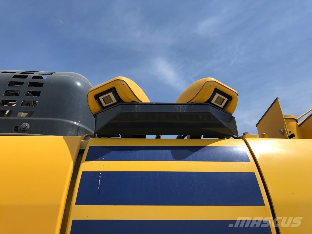 Komatsu PC210LC-11 حفارات زحافة