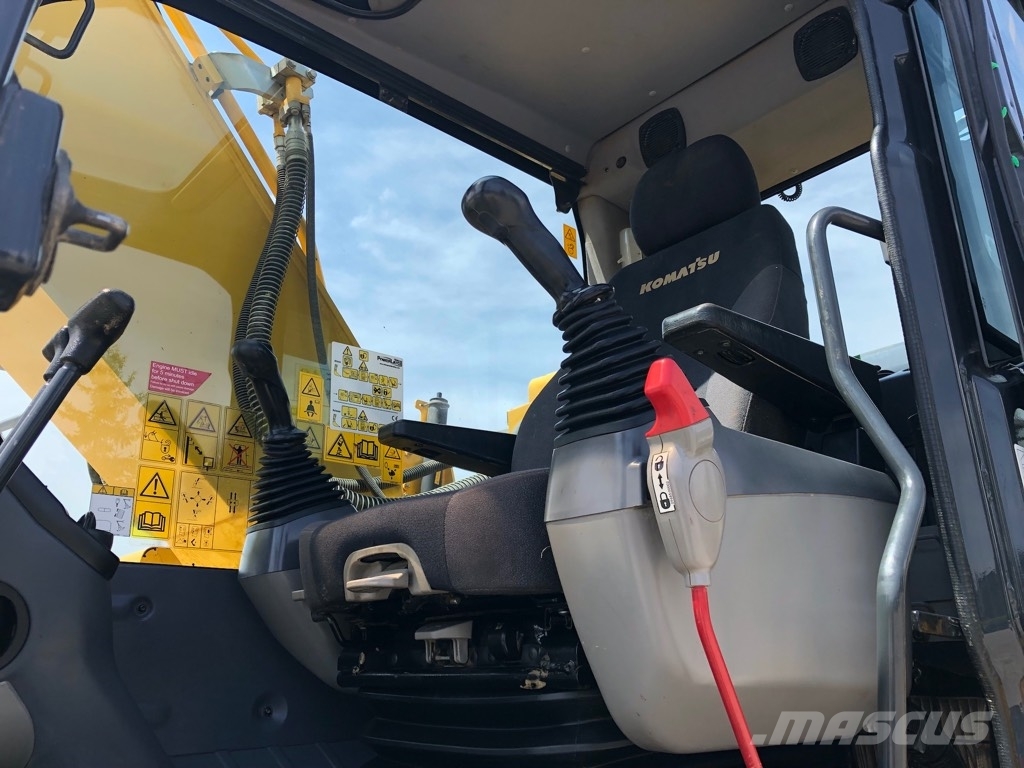 Komatsu PC210LC-11 حفارات زحافة