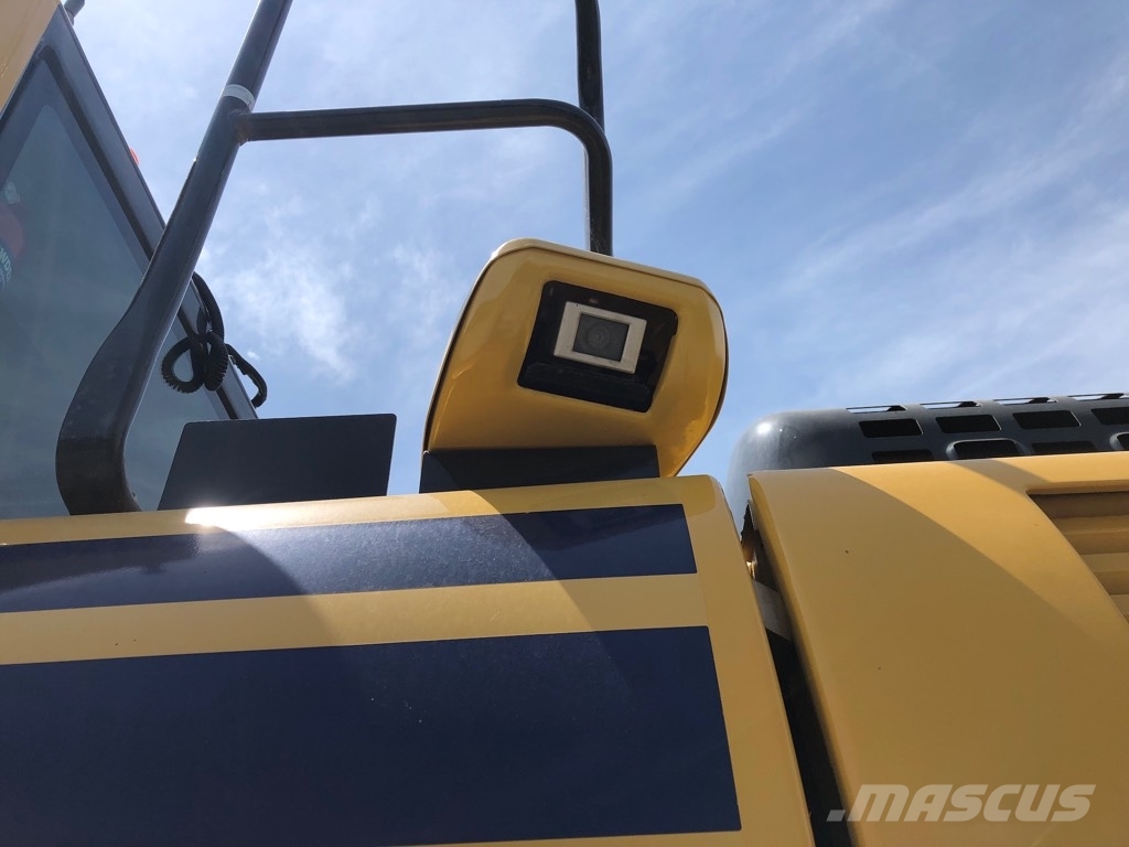 Komatsu PC210LC-11 حفارات زحافة