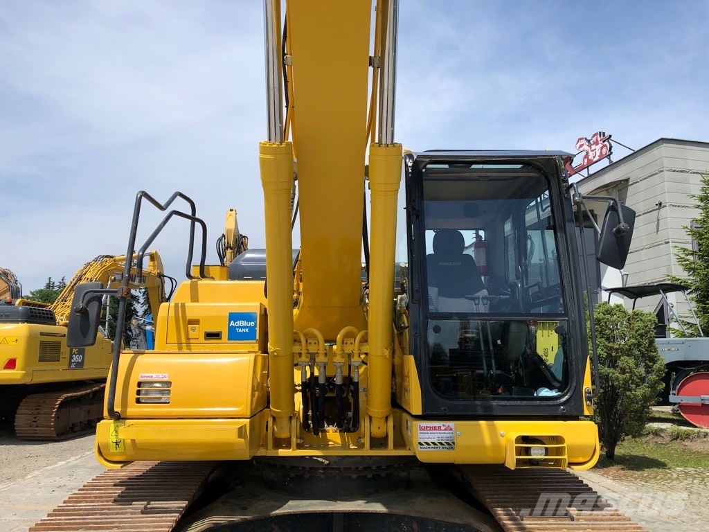 Komatsu PC210LC-11 حفارات زحافة
