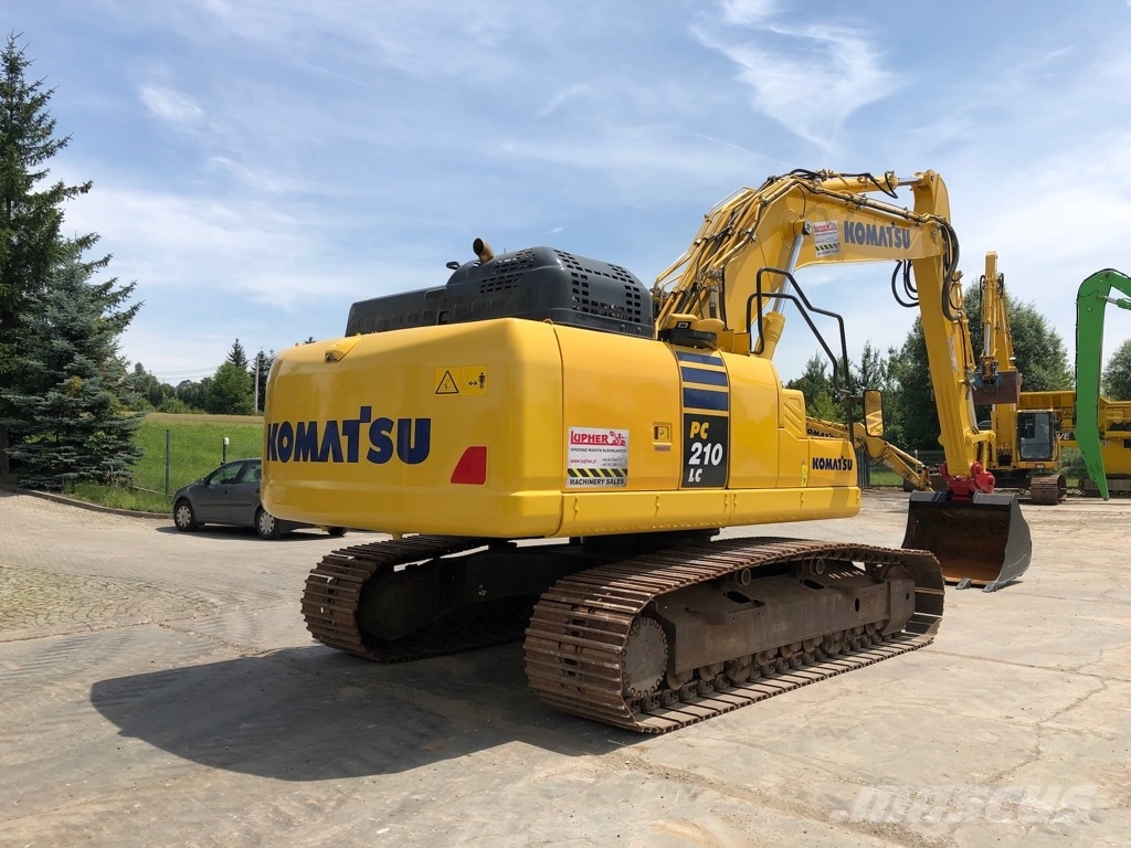 Komatsu PC210LC-11 حفارات زحافة