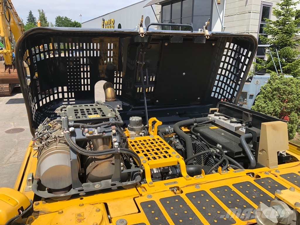 Komatsu PC210LC-11 حفارات زحافة