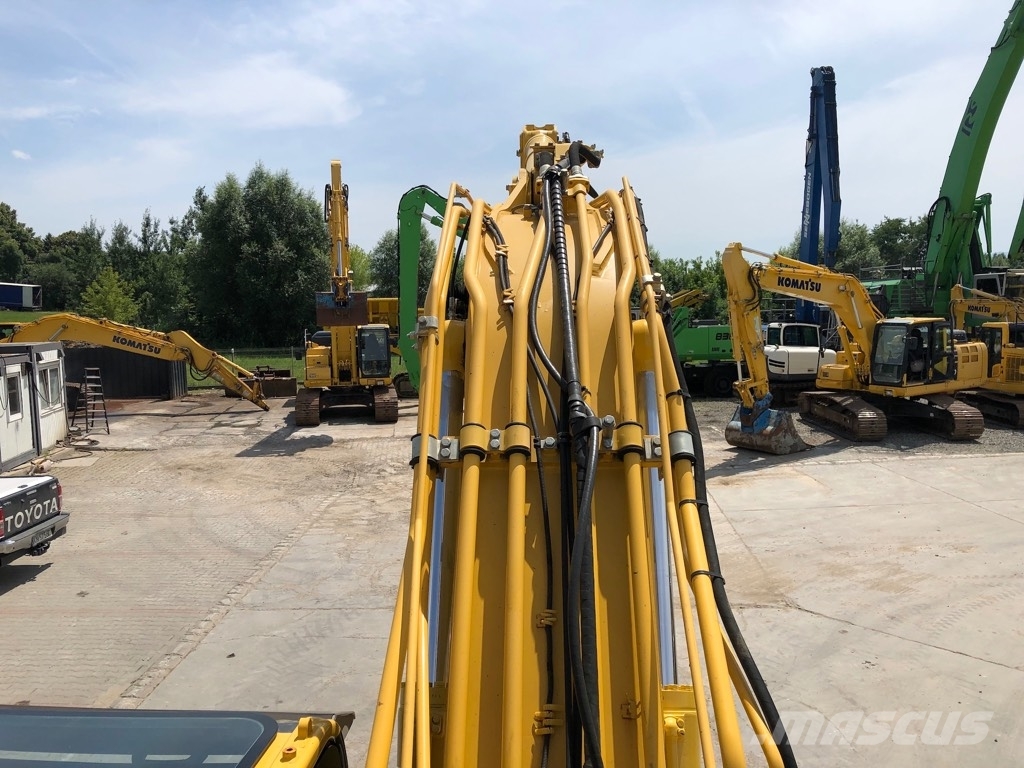 Komatsu PC210LC-11 حفارات زحافة