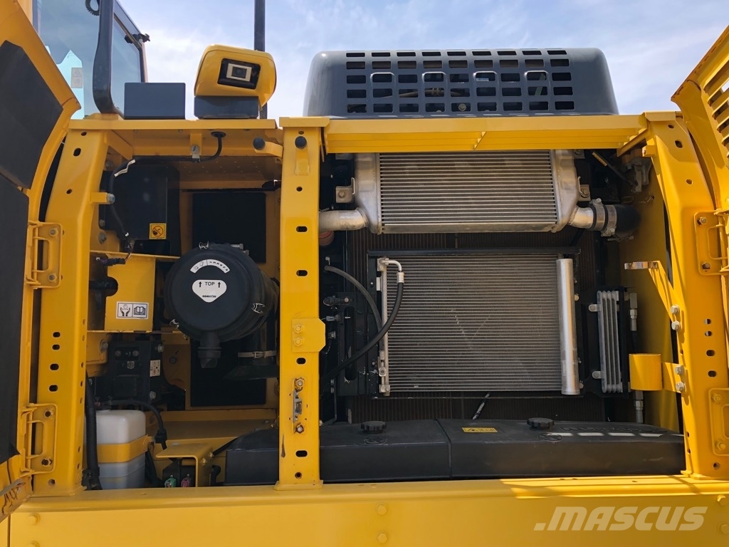 Komatsu PC210LC-11 حفارات زحافة