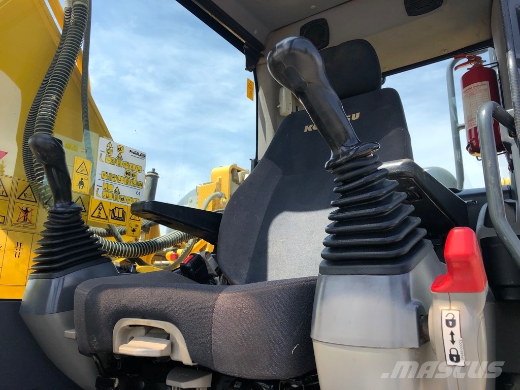 Komatsu PC210LC-11 حفارات زحافة