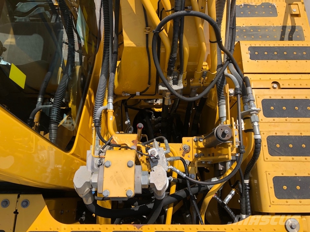 Komatsu PC210LC-11 حفارات زحافة