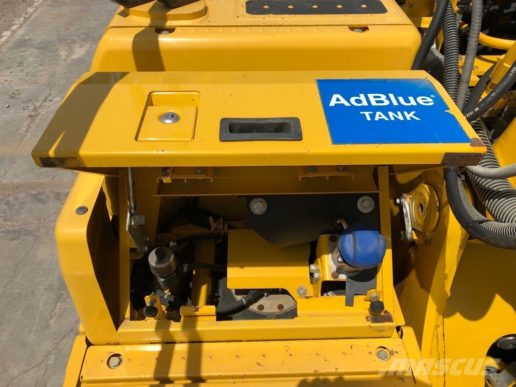 Komatsu PC210LC-11 حفارات زحافة