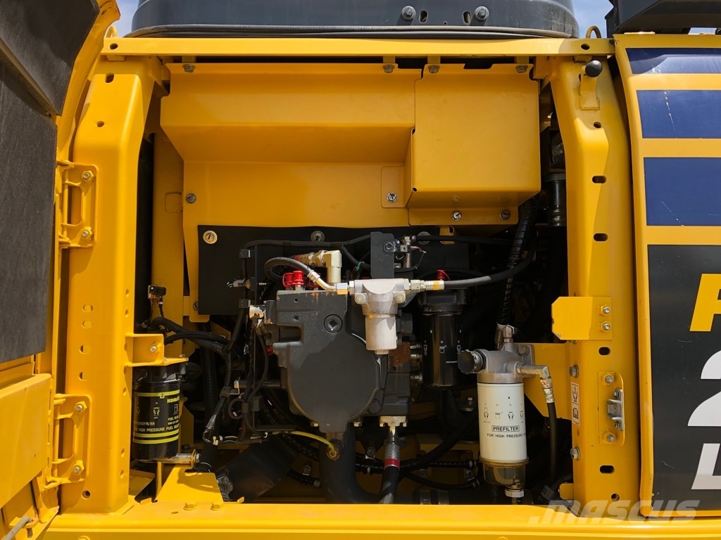 Komatsu PC210LC-11 حفارات زحافة