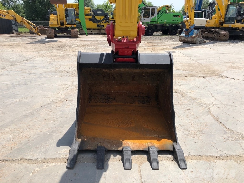 Komatsu PC210LC-11 حفارات زحافة