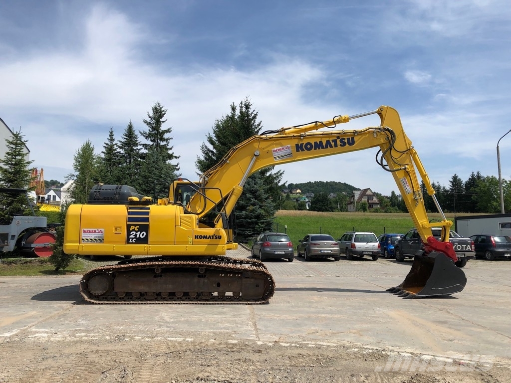 Komatsu PC210LC-11 حفارات زحافة