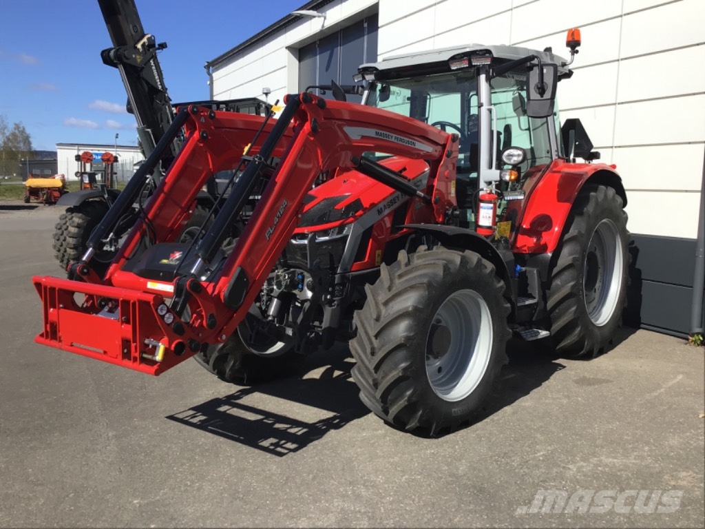Massey Ferguson 5S.145 Traktori