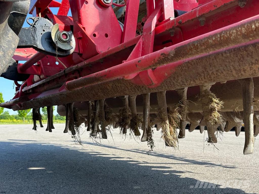 Lely Terra Rotorkopeg met Hassia DU 100 zaaimachine Drillmaschinen