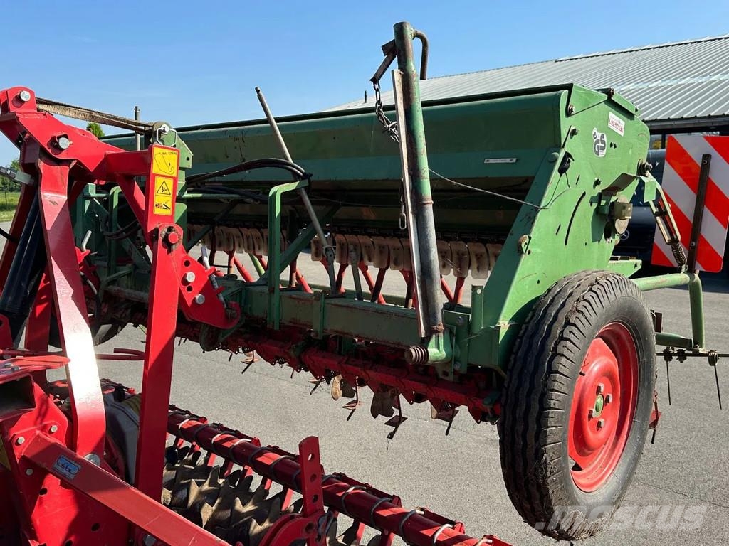 Lely Terra Rotorkopeg met Hassia DU 100 zaaimachine Drillmaschinen