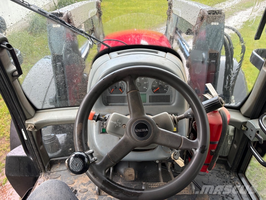 Valtra N 121 Advance トラクター