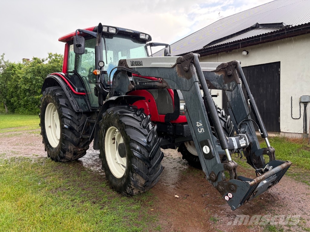 Valtra N 121 Advance トラクター