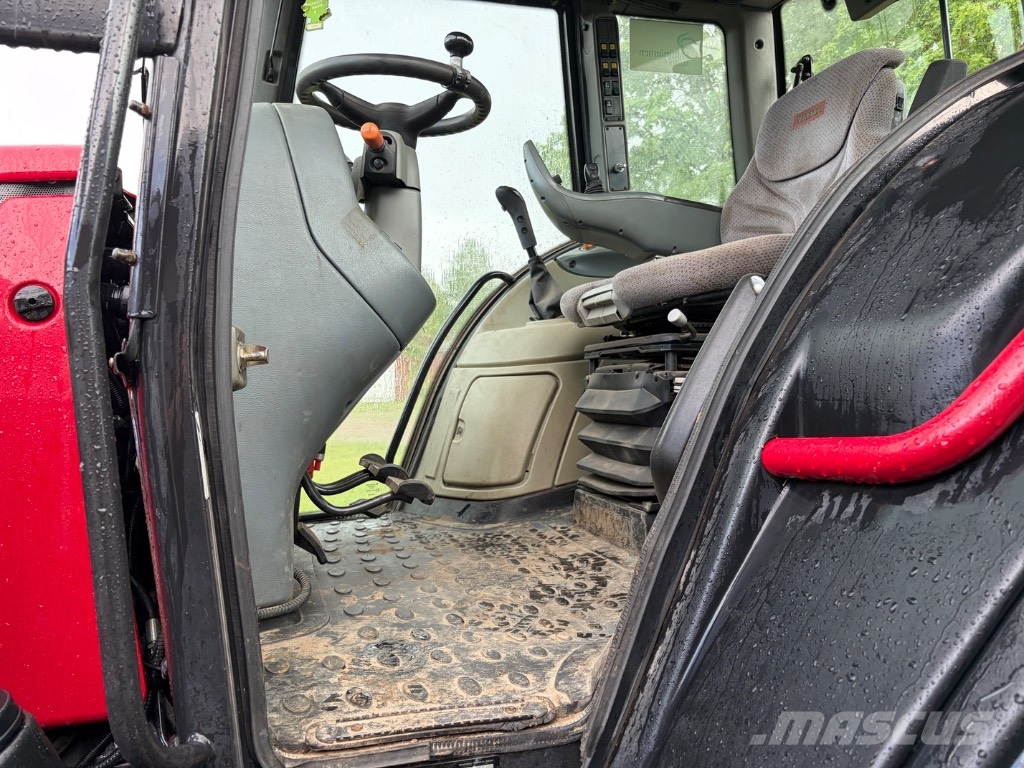 Valtra N 121 Advance トラクター