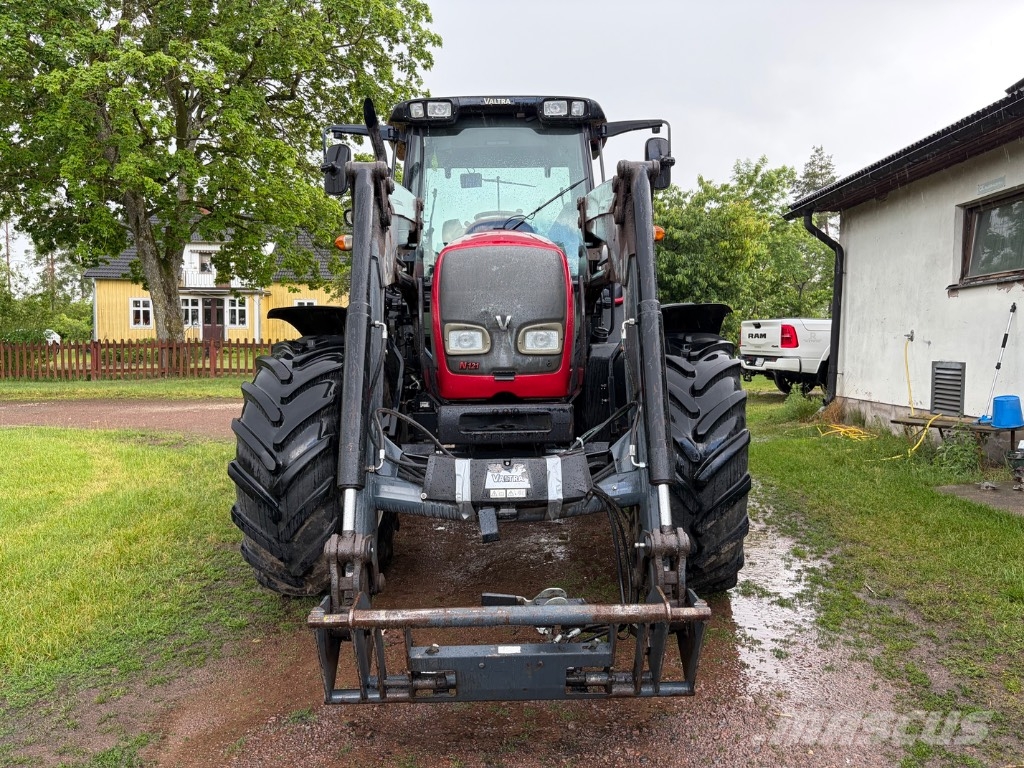 Valtra N 121 Advance トラクター