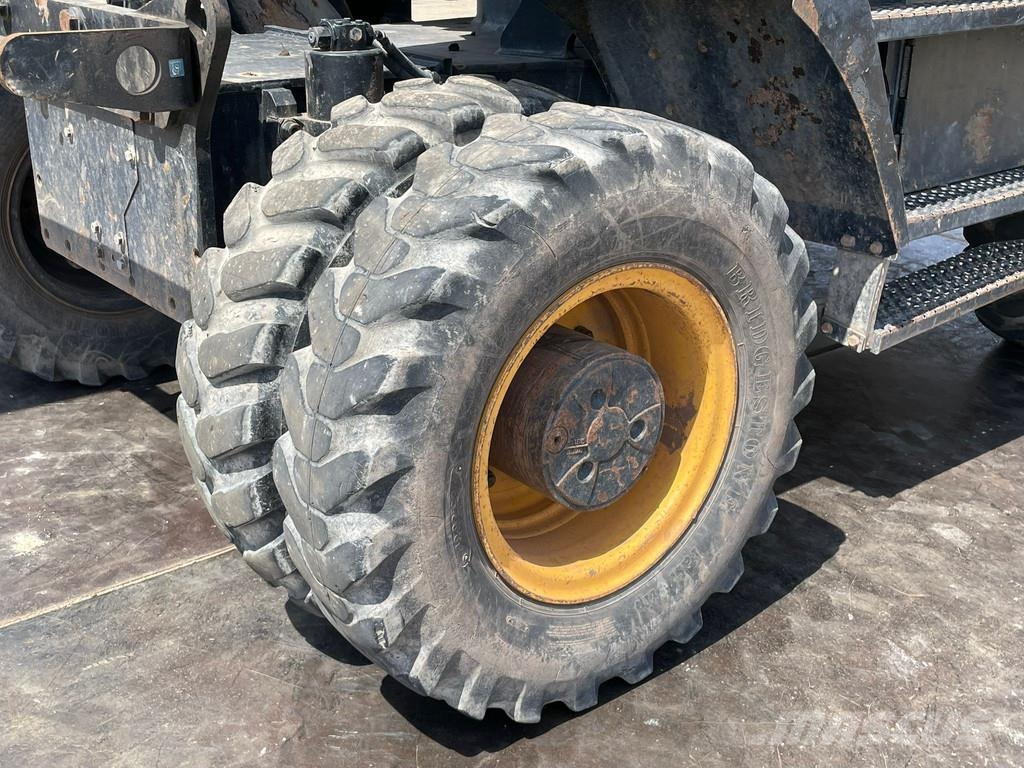Hitachi ZX170W-5B حفارات بعجل