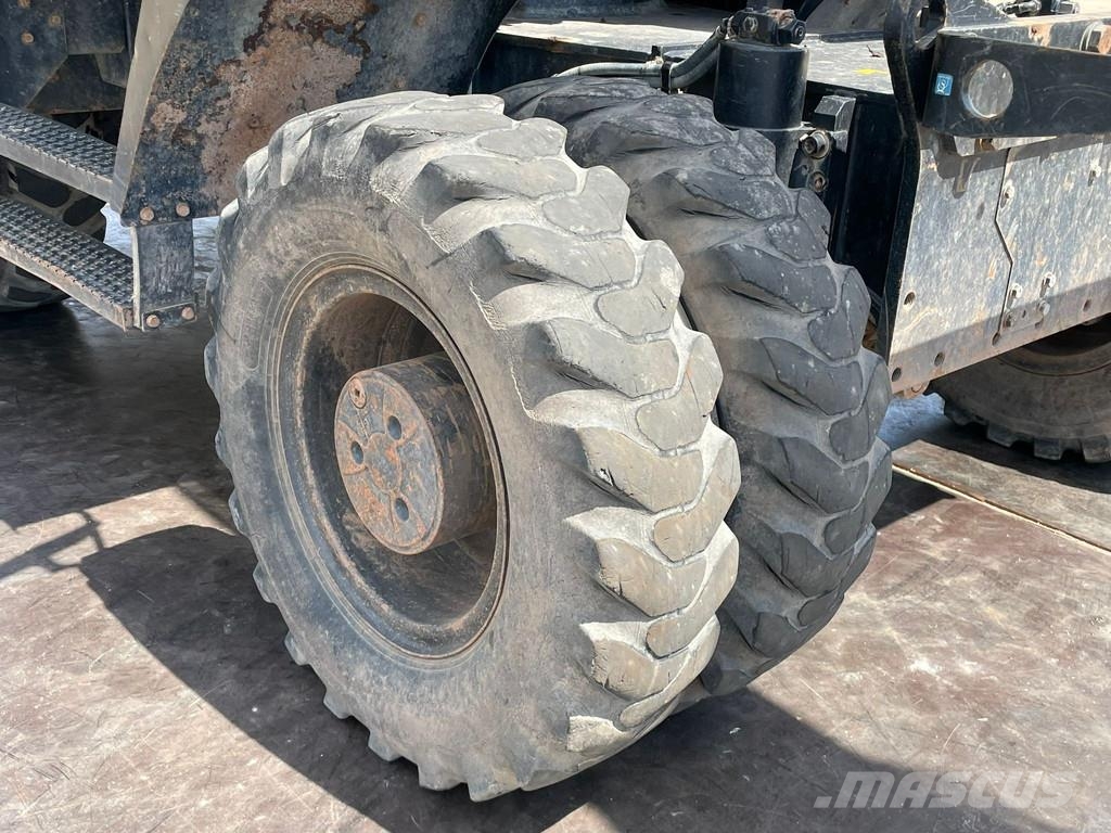 Hitachi ZX170W-5B حفارات بعجل