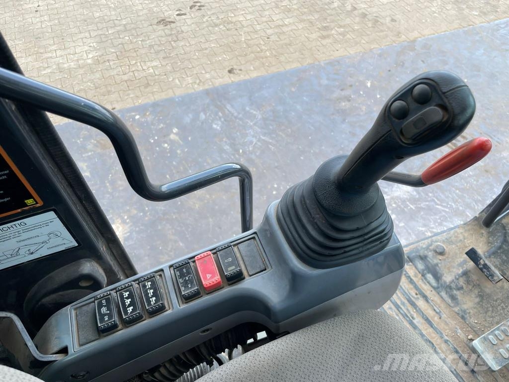 Hitachi ZX170W-5B حفارات بعجل