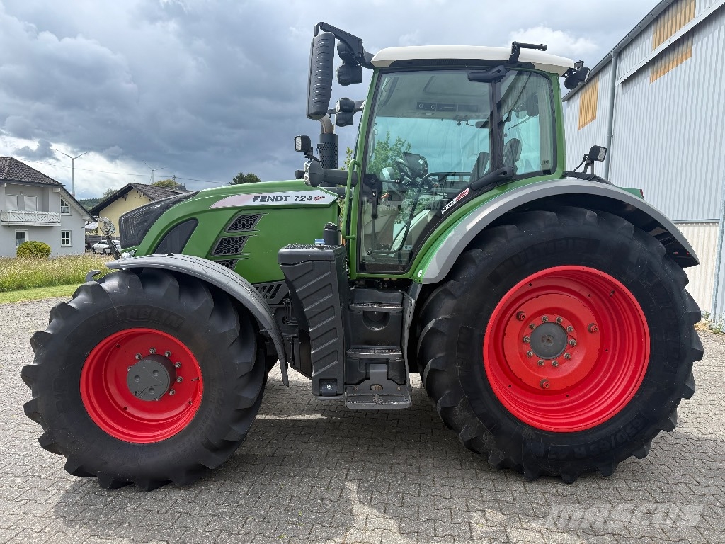 Fendt 724 S4 Profi Plus Tractoren