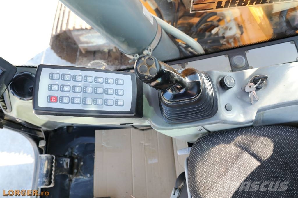 Liebherr R 922 LC 履带挖掘机