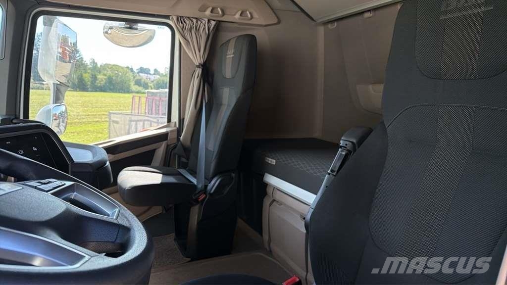 DAF XG 480FT شاحنات بمقصورة وهيكل