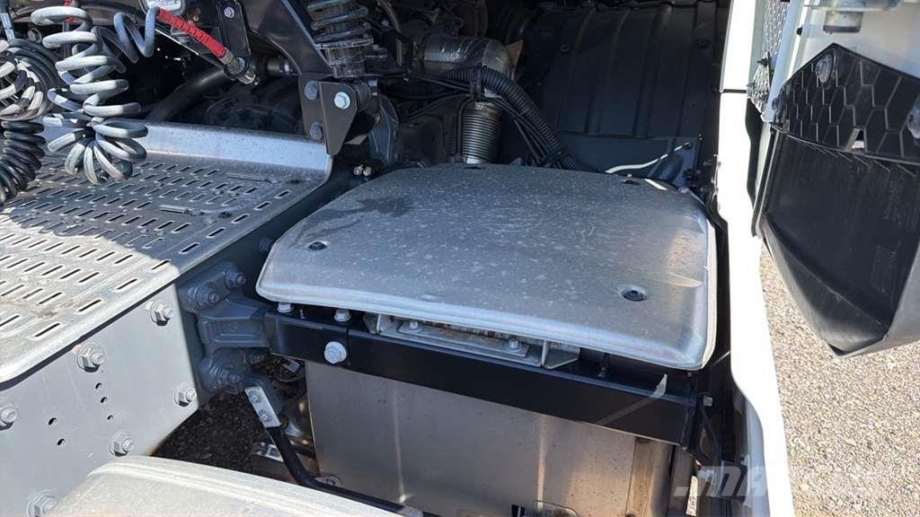 DAF XG 480FT شاحنات بمقصورة وهيكل