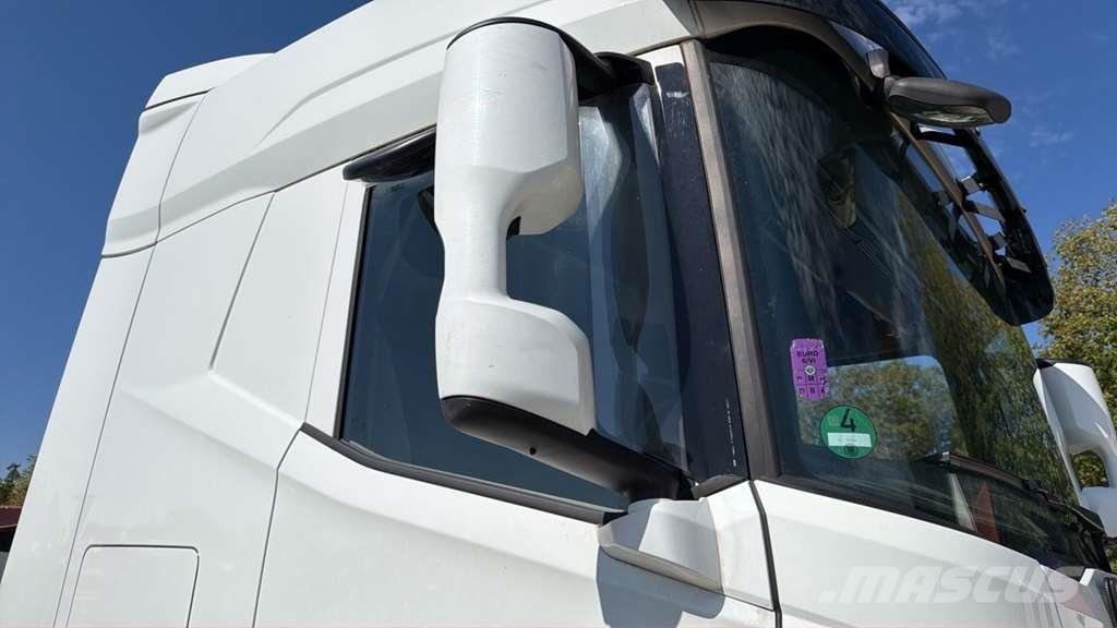 DAF XG 480FT شاحنات بمقصورة وهيكل