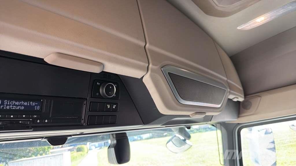 DAF XG 480FT شاحنات بمقصورة وهيكل