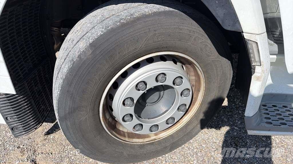 DAF XG 480FT شاحنات بمقصورة وهيكل