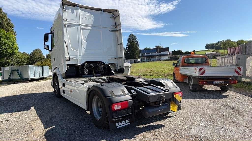 DAF XG 480FT شاحنات بمقصورة وهيكل
