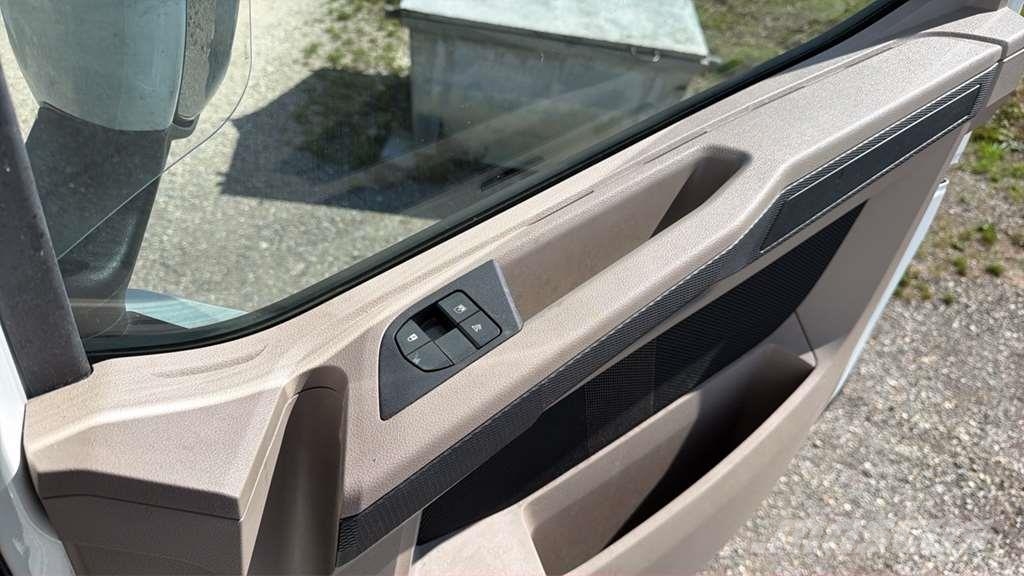 DAF XG 480FT شاحنات بمقصورة وهيكل