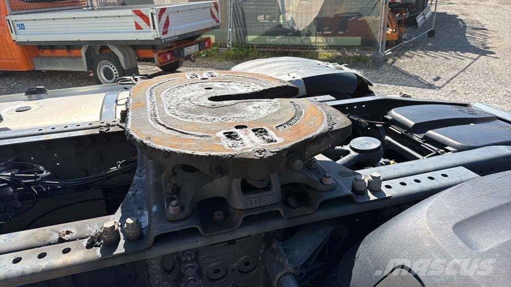 DAF XG 480FT شاحنات بمقصورة وهيكل